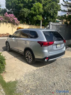 2016 Mitsubishi Outlander — foto 10 / 16