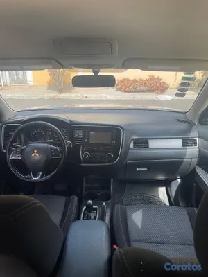 2016 Mitsubishi Outlander — foto 12 / 16