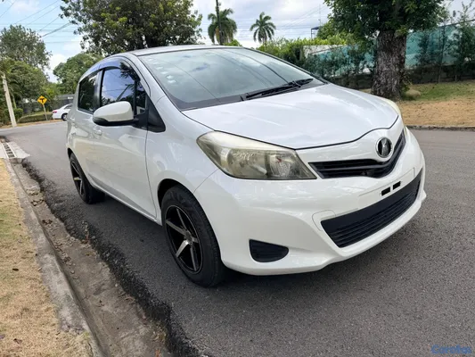 2012 Toyota Vitz — foto 3 / 10