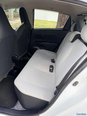 2012 Toyota Vitz — foto 6 / 10