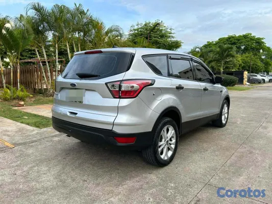 2018 Ford Escape — foto 5 / 19