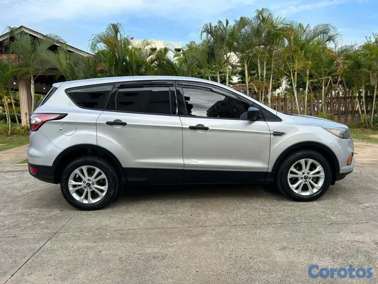 2018 Ford Escape — foto 6 / 19