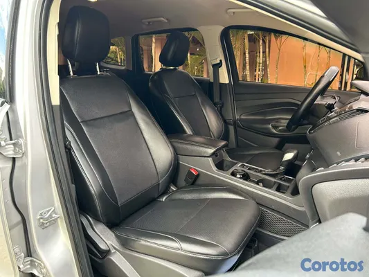 2018 Ford Escape — foto 12 / 19