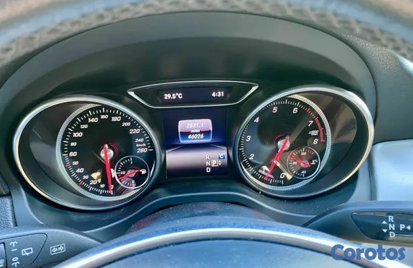 2019 Mercedes Clase GLA — foto 4 / 10