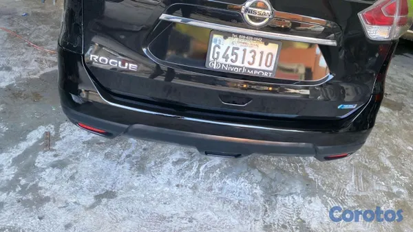 2014 Nissan Rogue — foto 8 / 12