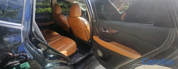 2014 Nissan Rogue — foto 9 / 12