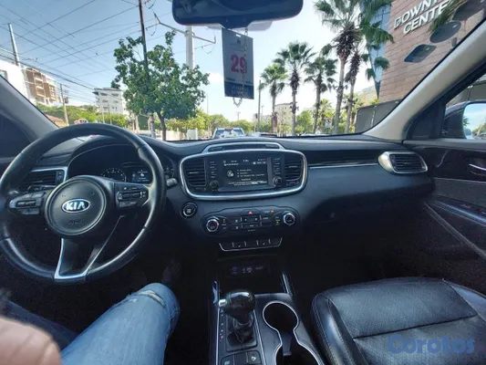 2017 Kia Sorento — foto 5 / 6