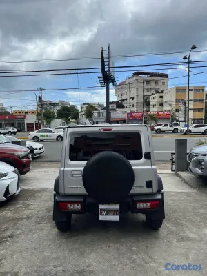 2023 Suzuki Jimny — foto 9 / 10