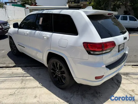 2019 Jeep Grand Cherokee — foto 9 / 12