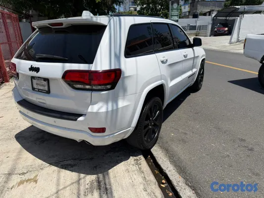 2019 Jeep Grand Cherokee — foto 10 / 12
