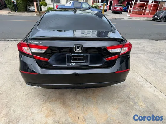 2020 Honda Accord — foto 9 / 13