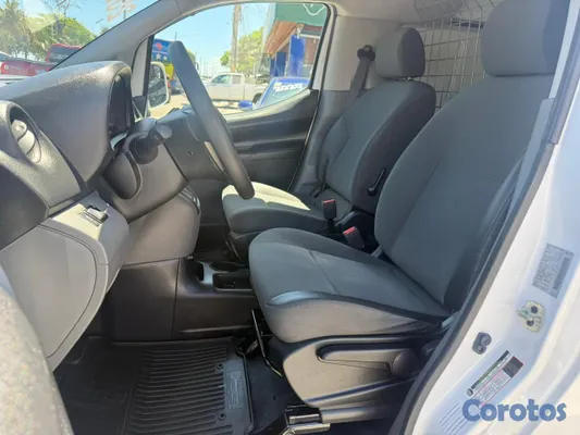 2020 Nissan NV — foto 8 / 10