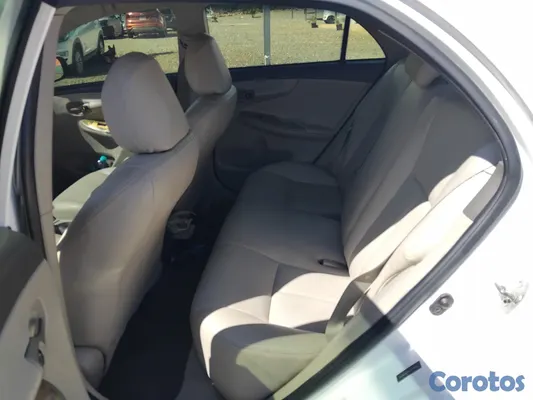 2010 Toyota Corolla — foto 2 / 6