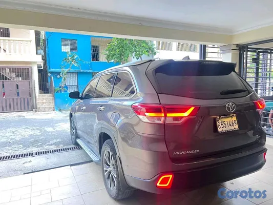 2019 Toyota Highlander — foto 4 / 9