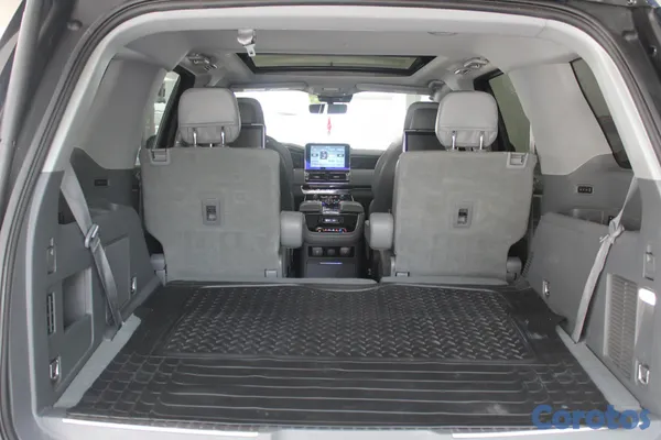 2026 Lincoln Navigator — foto 6 / 12