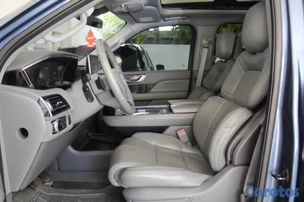 2026 Lincoln Navigator — foto 7 / 12
