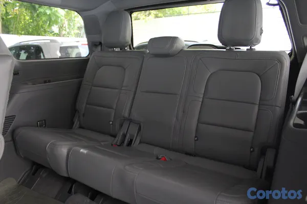 2026 Lincoln Navigator — foto 9 / 12
