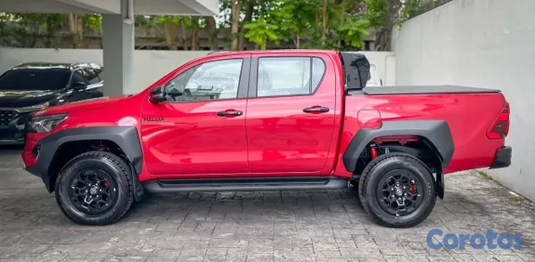 2027 Toyota Hilux — foto 5 / 11