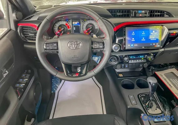 2027 Toyota Hilux — foto 8 / 11