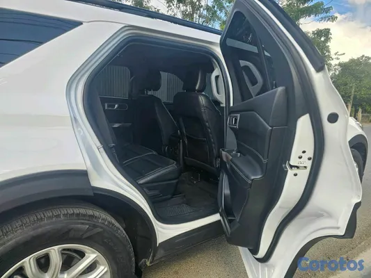 2023 Ford Explorer — foto 6 / 14