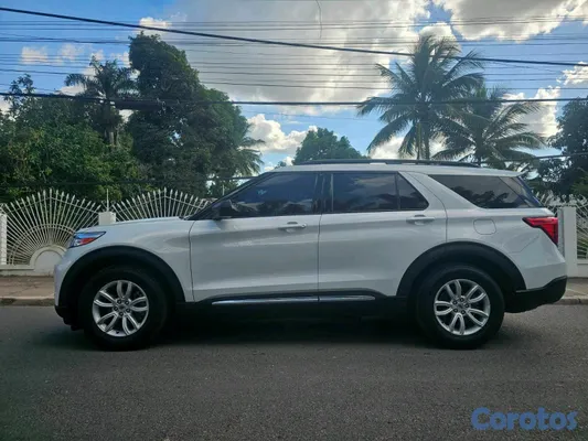 2023 Ford Explorer — foto 8 / 14