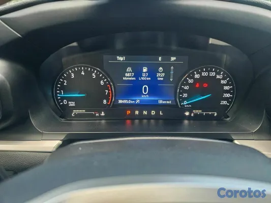 2023 Ford Explorer — foto 12 / 14