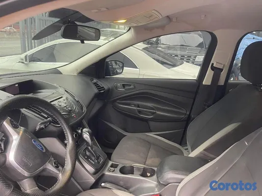 2016 Ford Escape — foto 6 / 8
