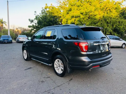 2019 Ford Explorer — foto 2 / 10