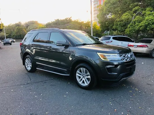 2019 Ford Explorer — foto 6 / 10