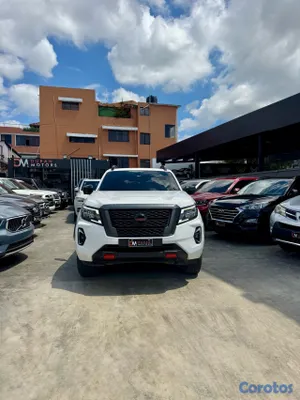 2022 Nissan Frontier — foto 2 / 13
