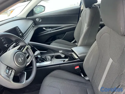 2021 Hyundai Elantra — foto 4 / 7
