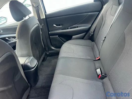 2021 Hyundai Elantra — foto 5 / 7