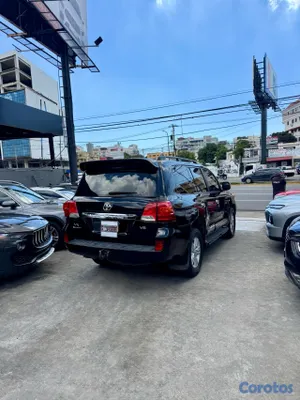 2010 Toyota Land Cruiser — foto 8 / 12