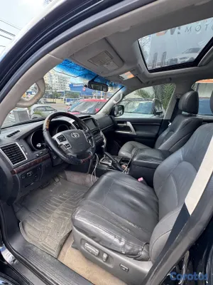 2010 Toyota Land Cruiser — foto 9 / 12