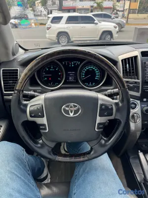 2010 Toyota Land Cruiser — foto 11 / 12