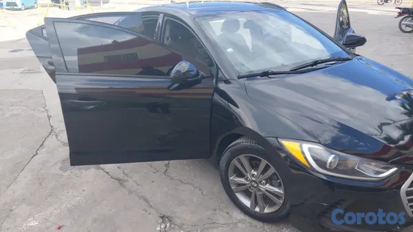2017 Hyundai Elantra — foto 2 / 9