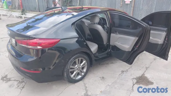 2017 Hyundai Elantra — foto 6 / 9