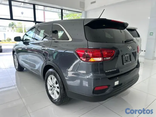2020 Kia Sorento — foto 6 / 15