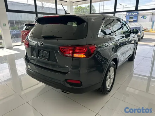 2020 Kia Sorento — foto 8 / 15