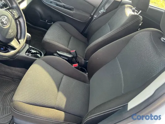 2020 Toyota Vitz — foto 5 / 6