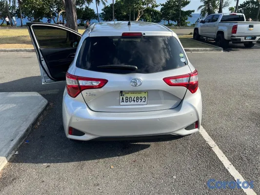 2020 Toyota Vitz — foto 6 / 6