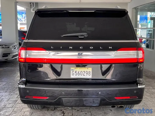 2026 Otra Lincoln Navigator — foto 3 / 13