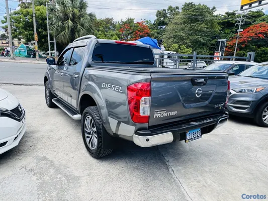 2018 Nissan Frontier — foto 2 / 10