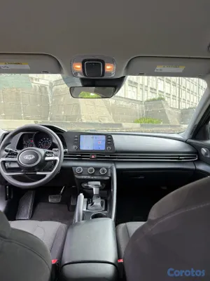 2021 Hyundai Elantra — foto 8 / 10