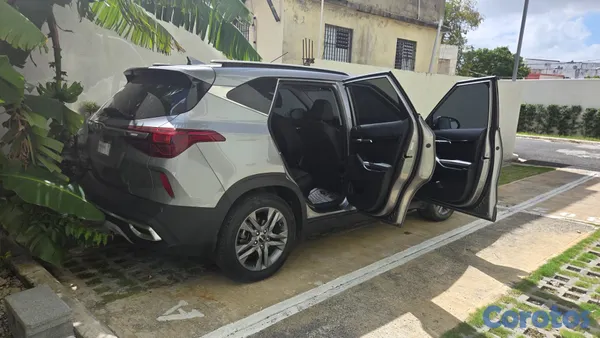 2022 Kia Seltos — foto 11 / 13