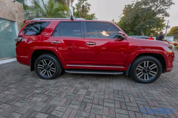2015 Toyota 4 Runner — foto 8 / 13