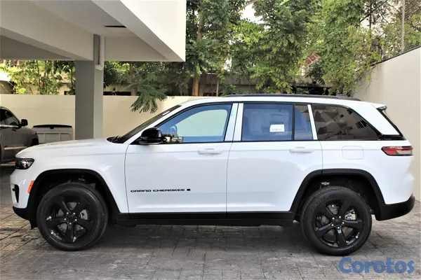 2025 Jeep Grand Cherokee — foto 5 / 6