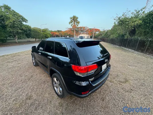2014 Jeep Grand Cherokee — foto 4 / 17