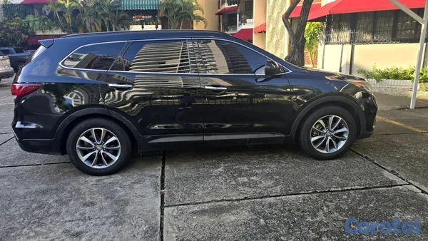 2017 Hyundai Grand Santa Fe — foto 7 / 9
