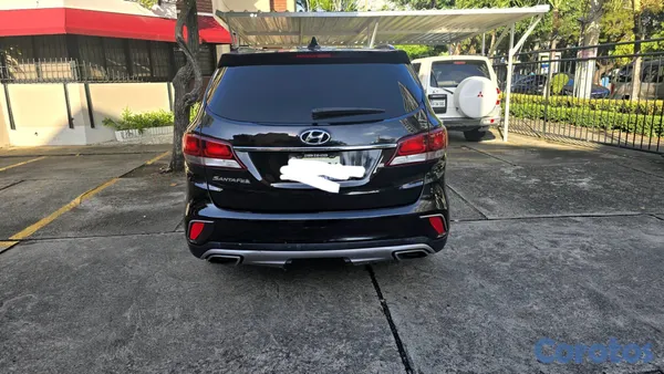 2017 Hyundai Grand Santa Fe — foto 8 / 9